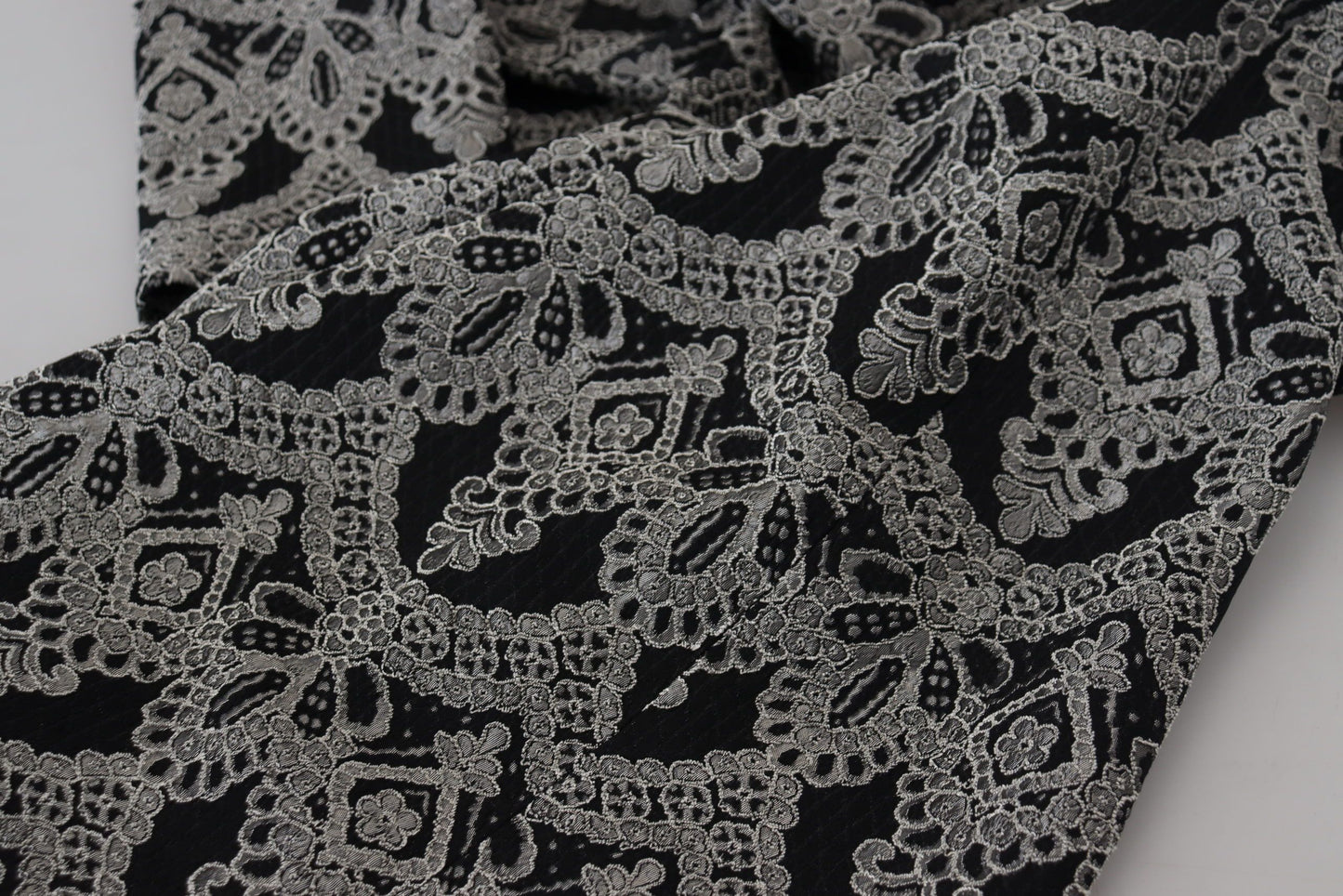 Dolce & Gabbana – Schwarz-graues, figurbetontes Etuikleid aus Jacquard