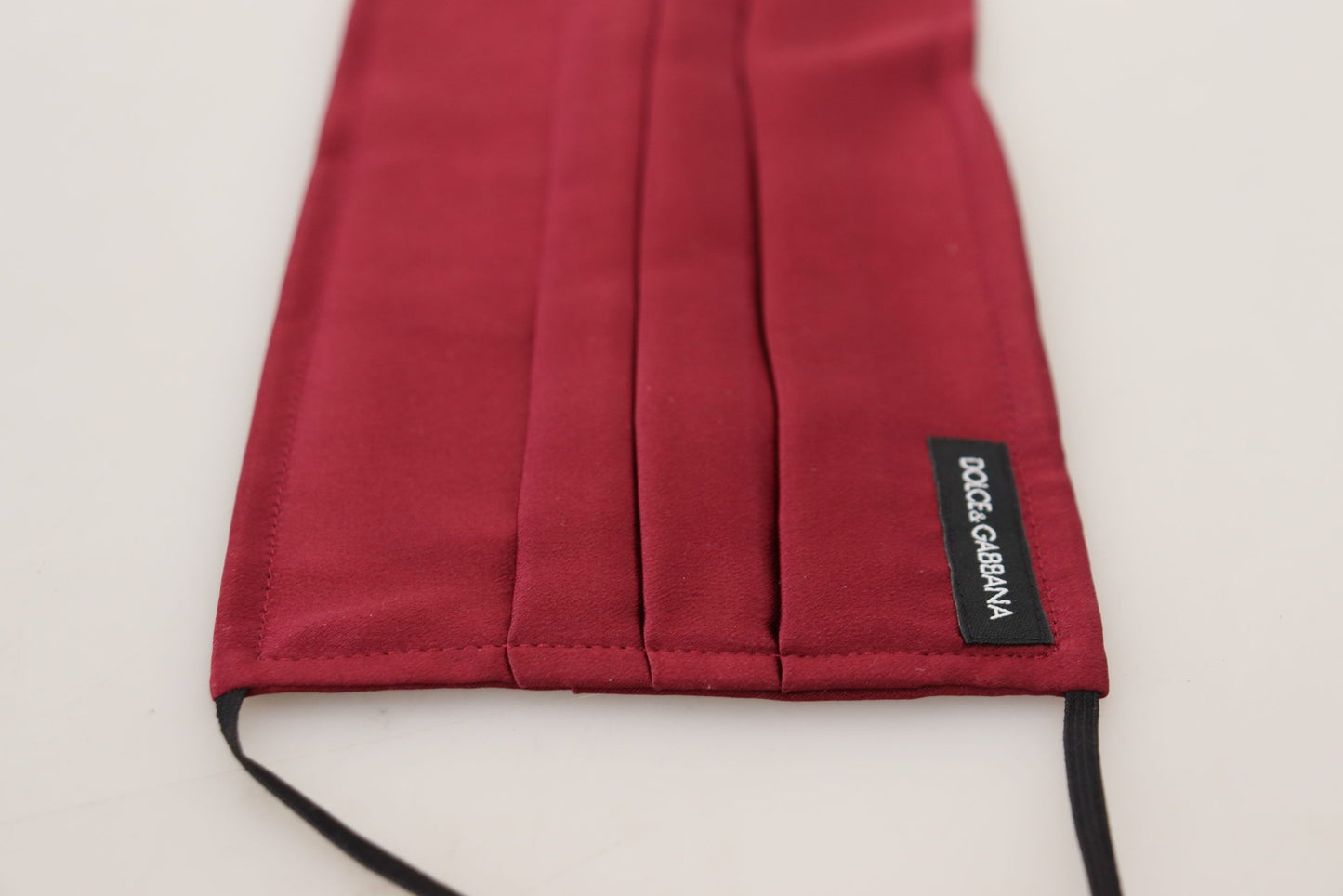 Dolce & Gabbana – Kastanienbraune Gesichtsmaske aus plissierter Seide mit elastischem Ohrband, Einheitsgröße