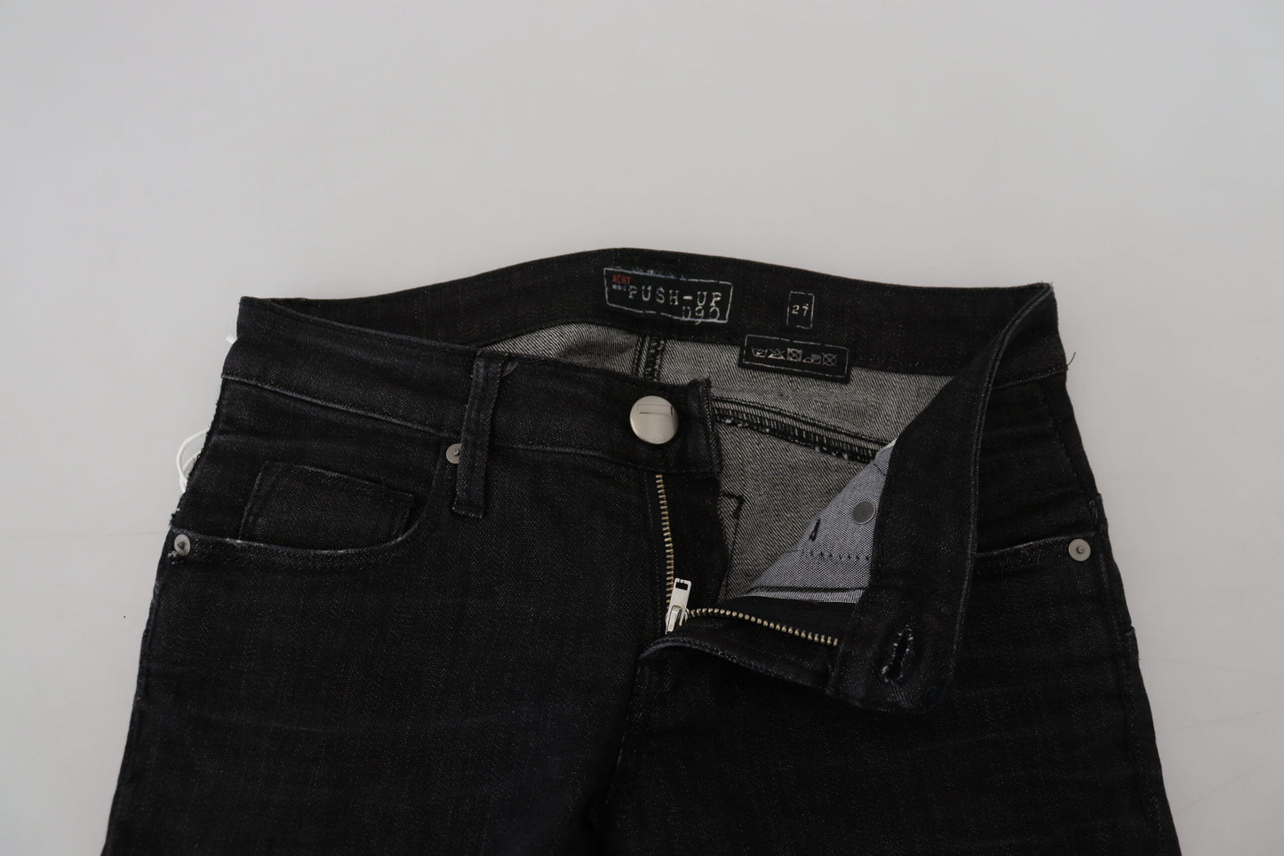 Acht Schwarze Slim Fit Damen Jeans aus Baumwolle