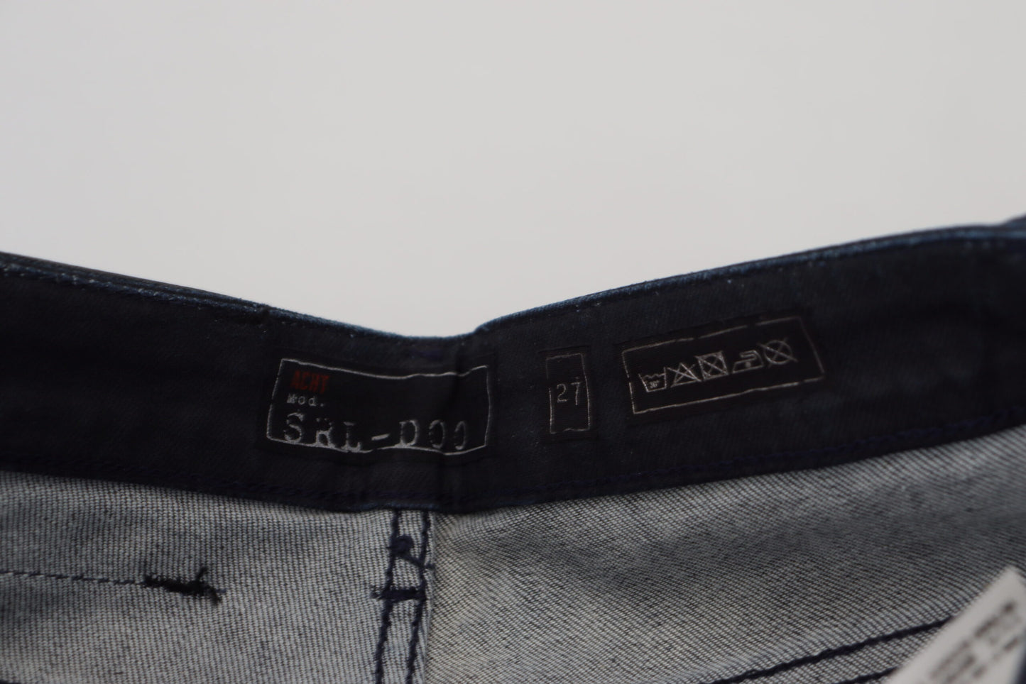 Acht – Blau verwaschene Slim-Fit-Jeans aus Baumwolldenim mit niedriger Taille