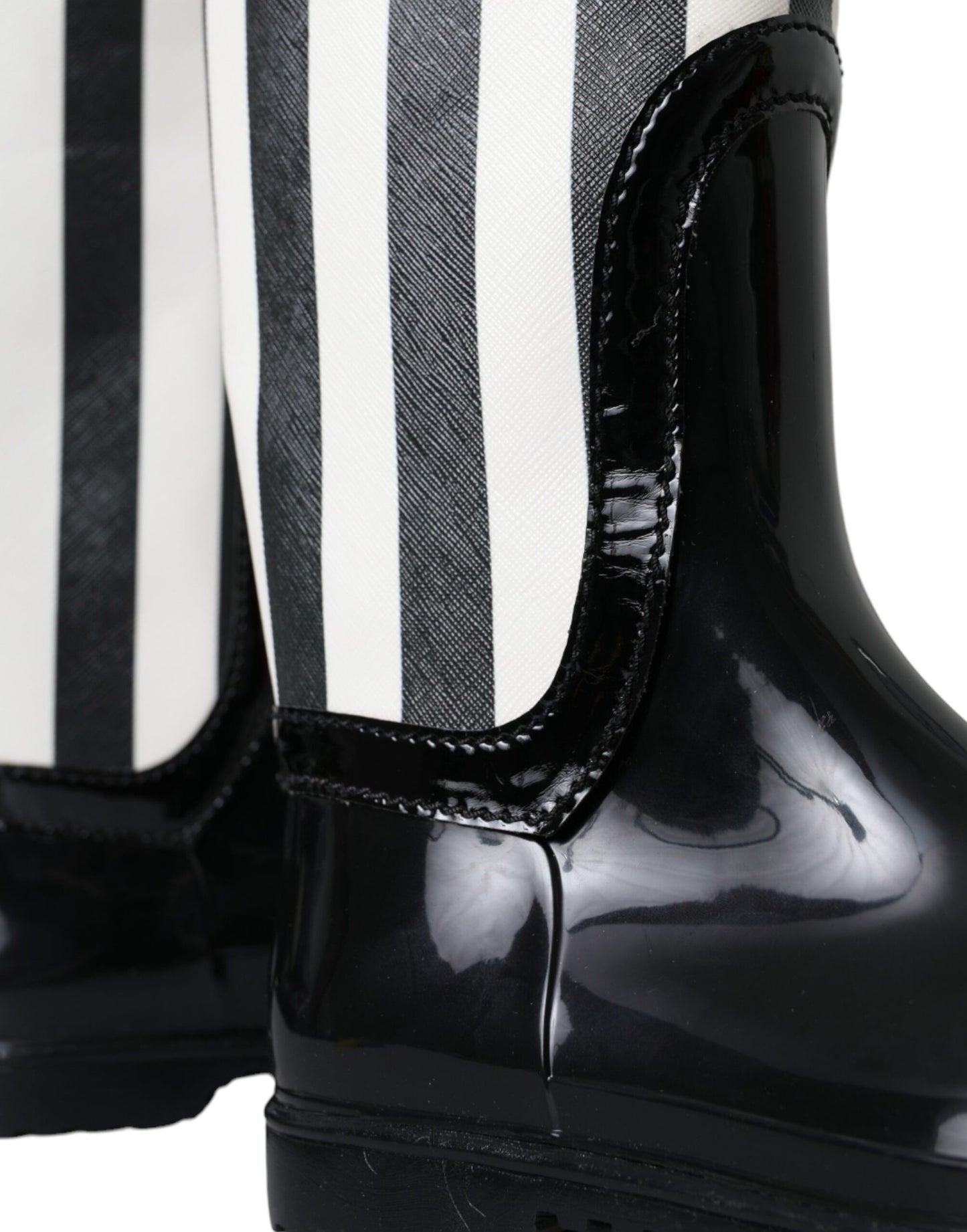Dolce & Gabbana – Kniehohe, flache Stiefel aus schwarzem Gummi