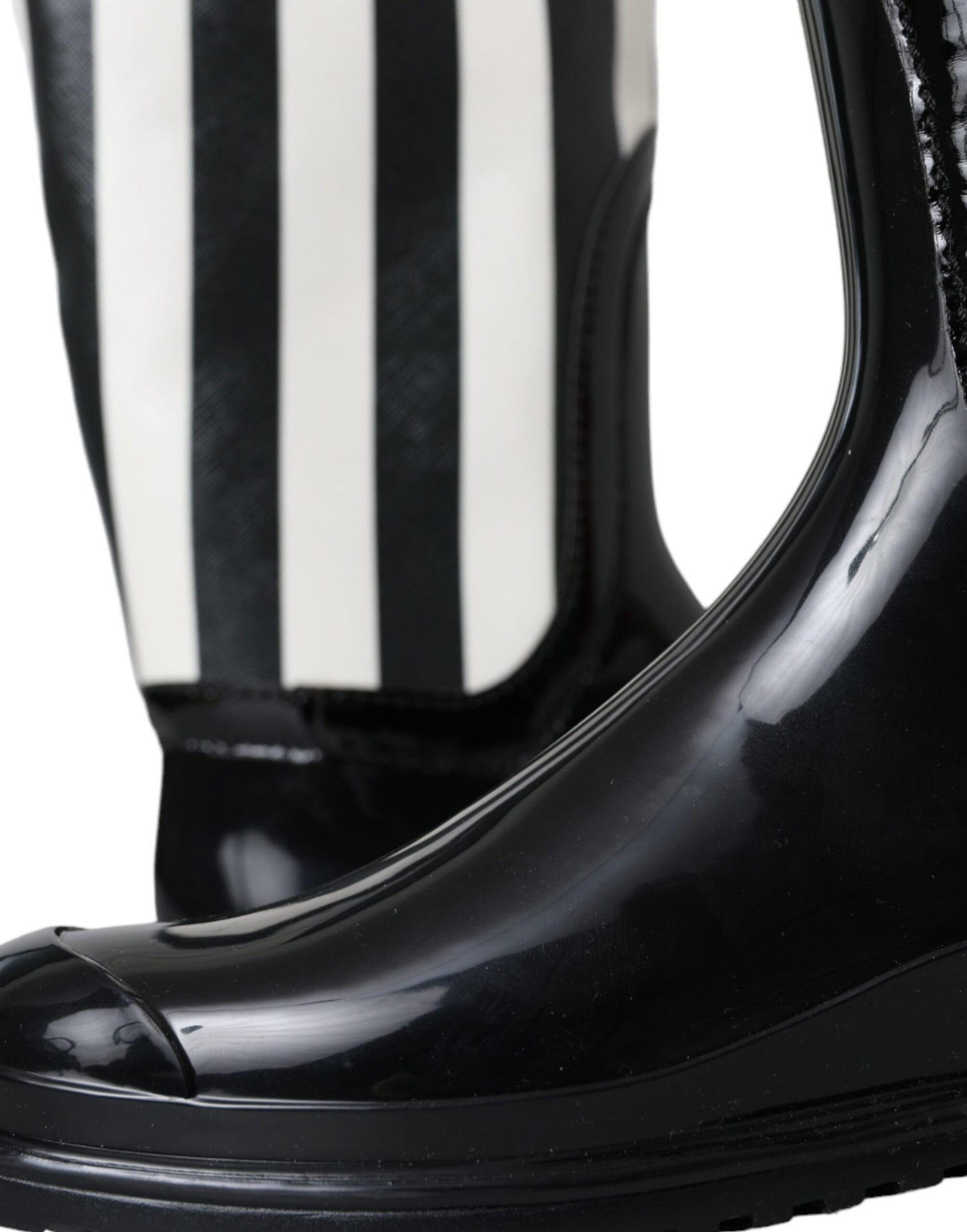 Dolce & Gabbana – Kniehohe, flache Stiefel aus schwarzem Gummi