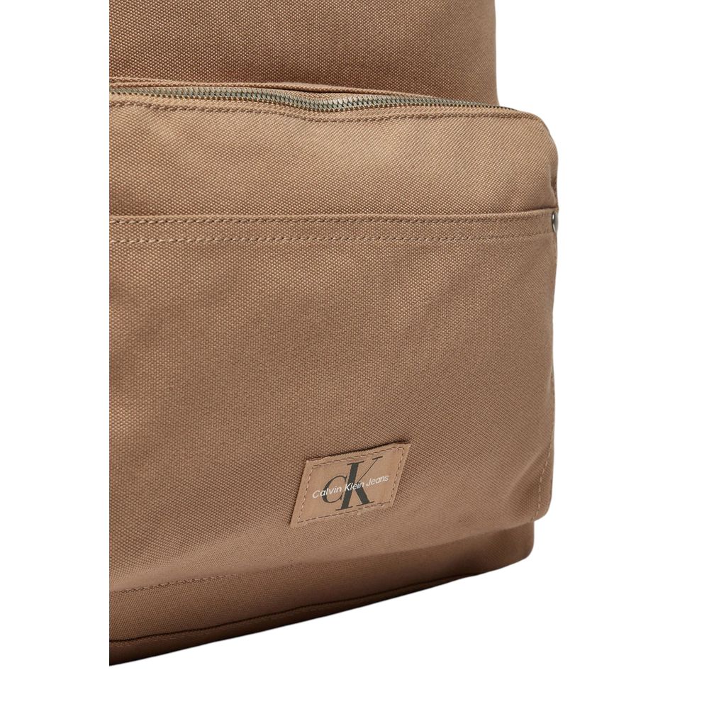 Calvin Klein Jeans – Beigefarbener Rucksack aus recyceltem Polyester