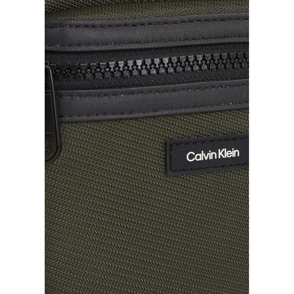 Calvin Klein – Grüne Kuriertasche aus recyceltem Polyester