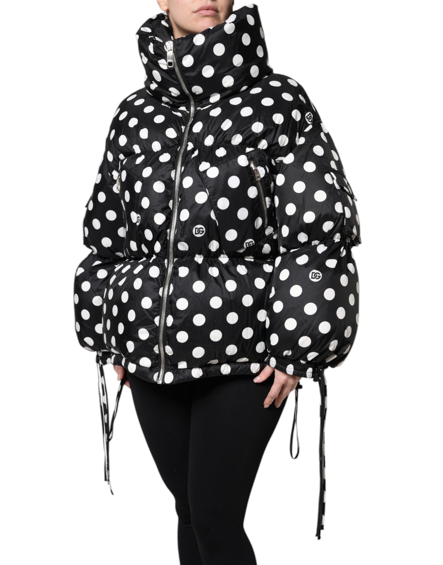 Dolce & Gabbana – Pufferjacke mit durchgehendem Reißverschluss und Punkten in Schwarz und Weiß