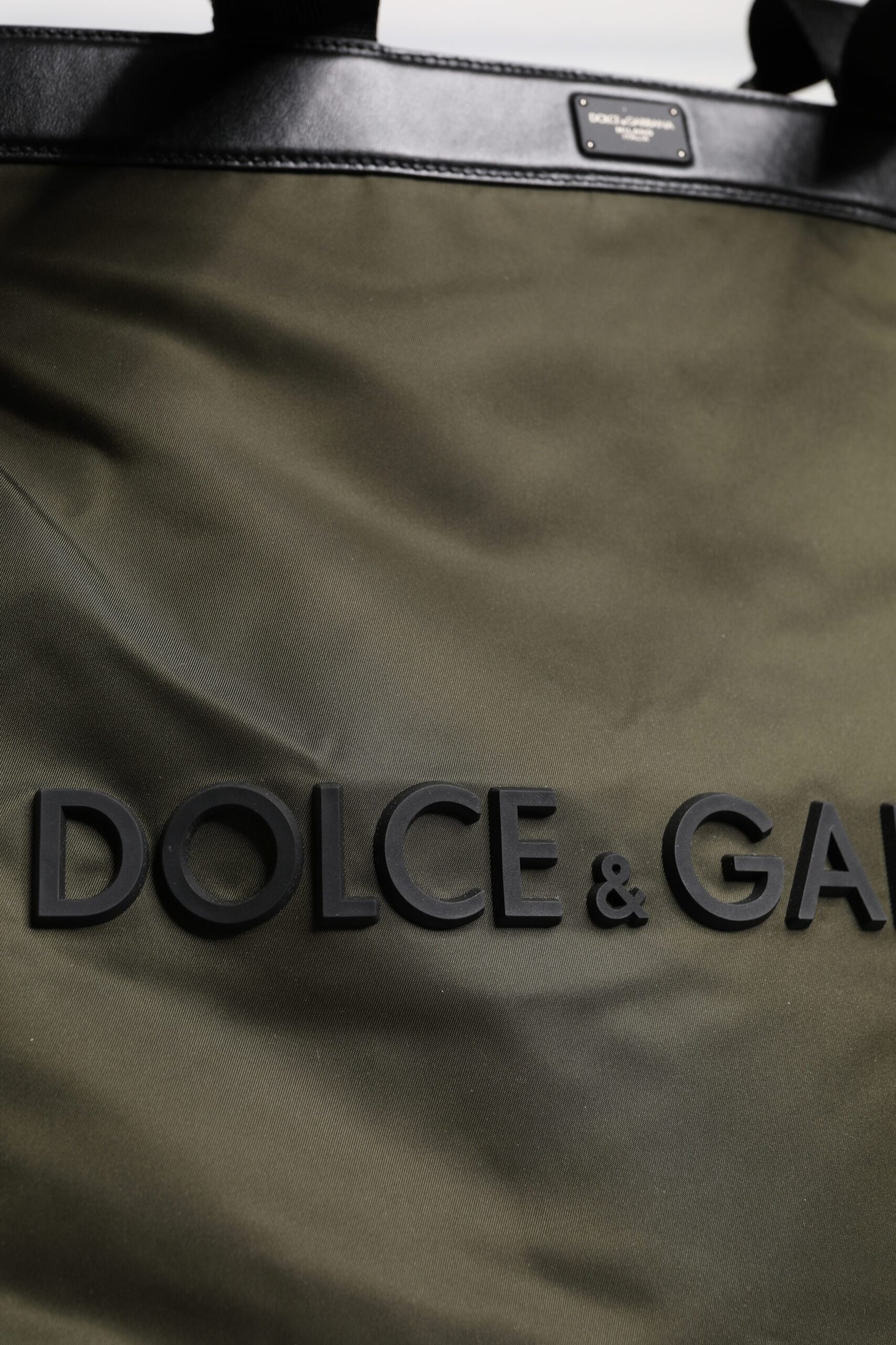 Dolce & Gabbana Tragetasche aus Nylon in Militärgrün mit Schulterriemen