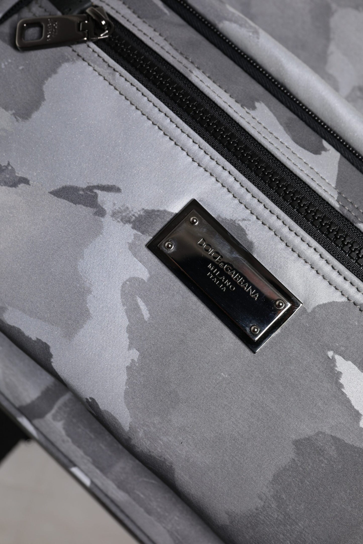 Dolce & Gabbana Rucksacktasche aus grauer Baumwolle mit Camouflage-Logo
