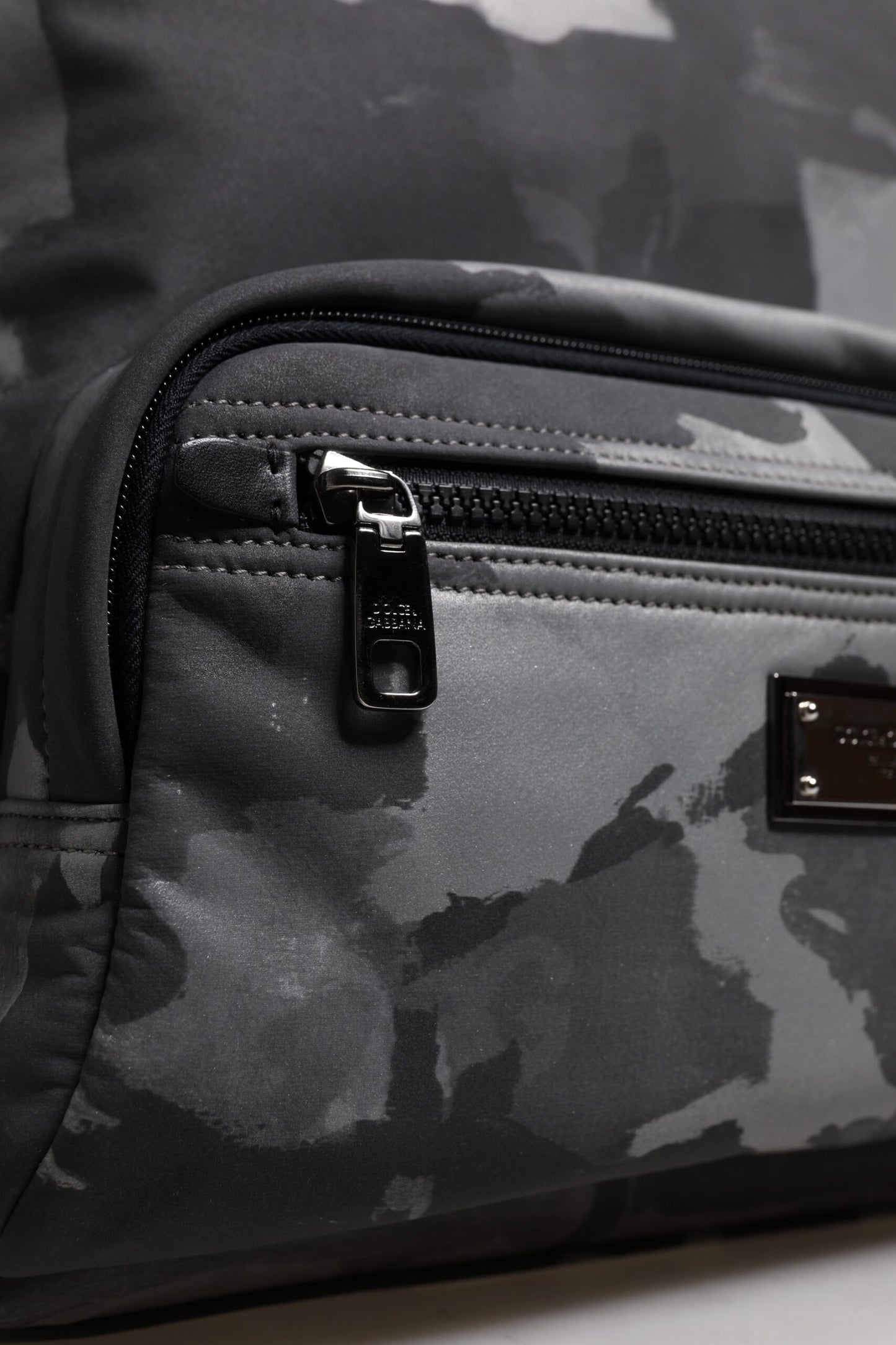 Dolce & Gabbana Rucksacktasche aus grauer Baumwolle mit Camouflage-Logo