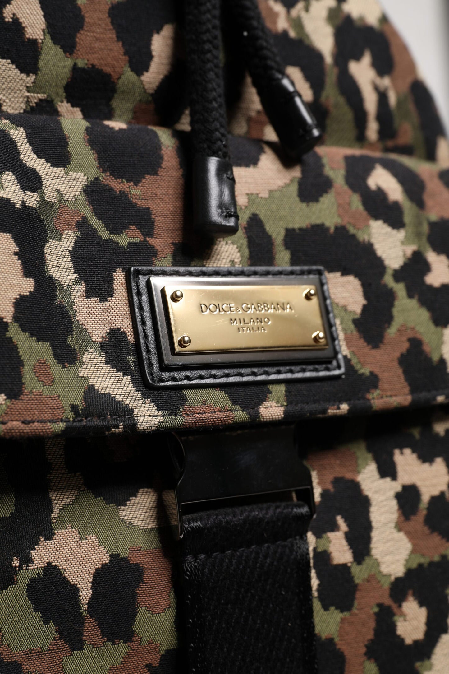 Dolce & Gabbana Mehrfarbige Schultertasche aus Baumwolle mit Leopardenmuster