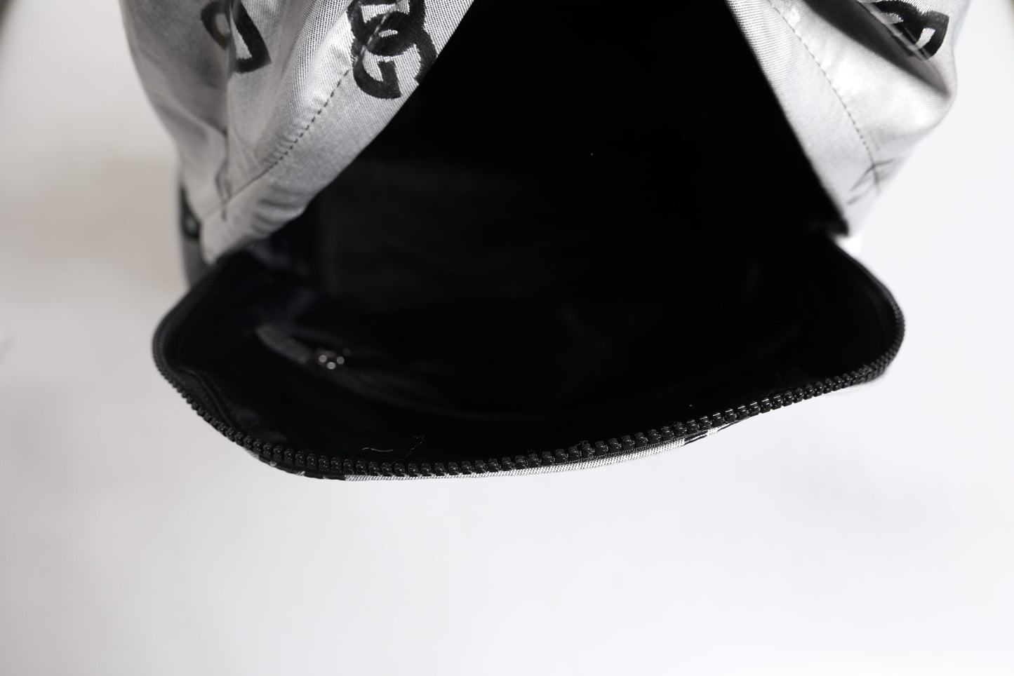 Dolce & Gabbana Polyester Grau Schwarz DG Logo Plakette Rucksack Tasche
