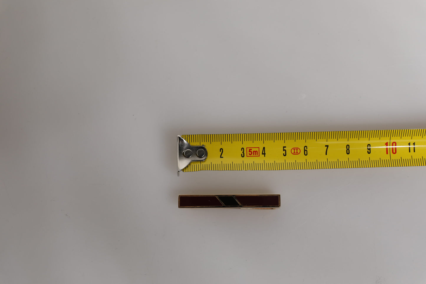 Dolce & Gabbana – Krawattenklammer aus Messing in Mehrfarbig und Gold