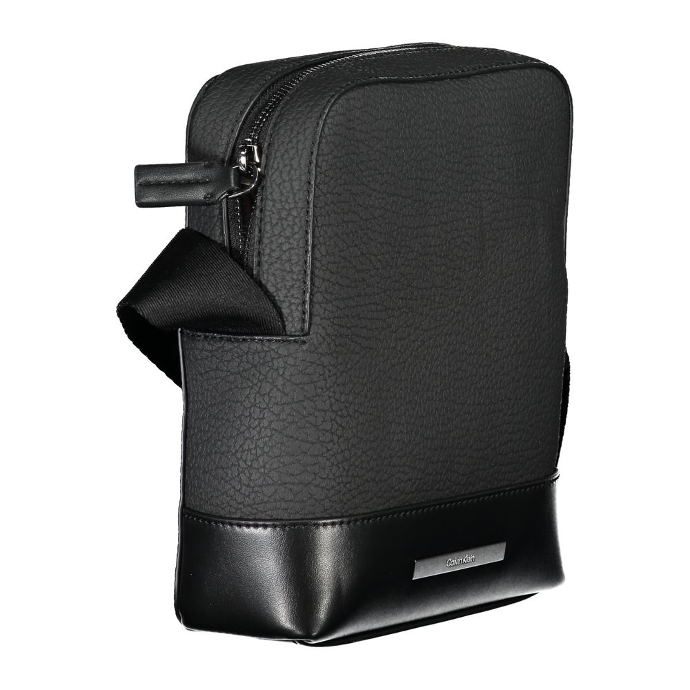 Calvin Klein – Elegante schwarze Umhängetasche mit kontrastierenden Details