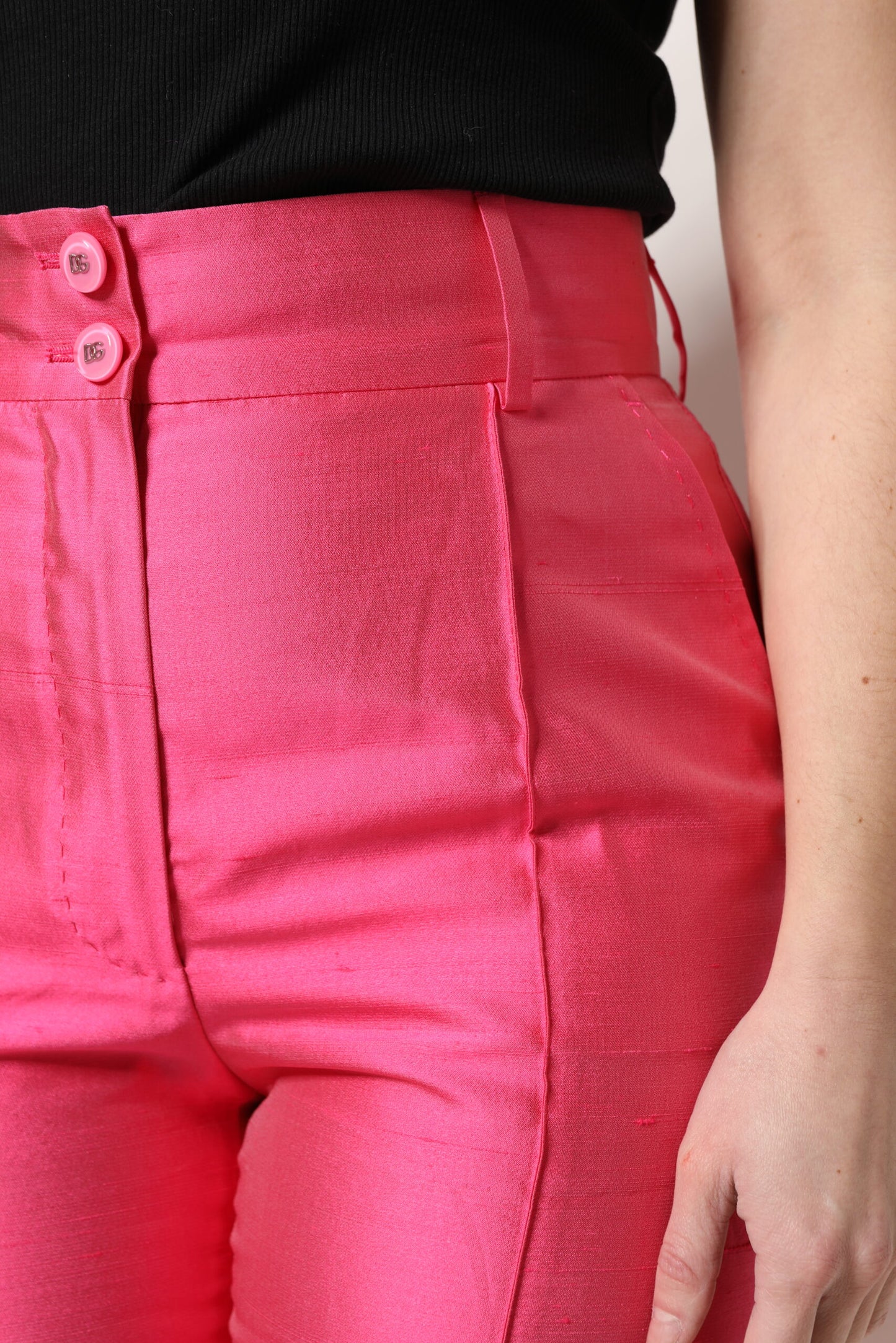 Dolce & Gabbana – Hoch taillierte Karottenhose aus rosa Seide