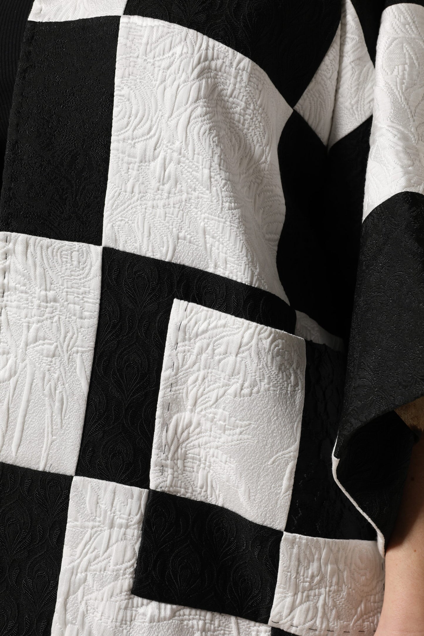 Dolce & Gabbana – Weiß-schwarze Patchwork-Blazerjacke aus Jacquard