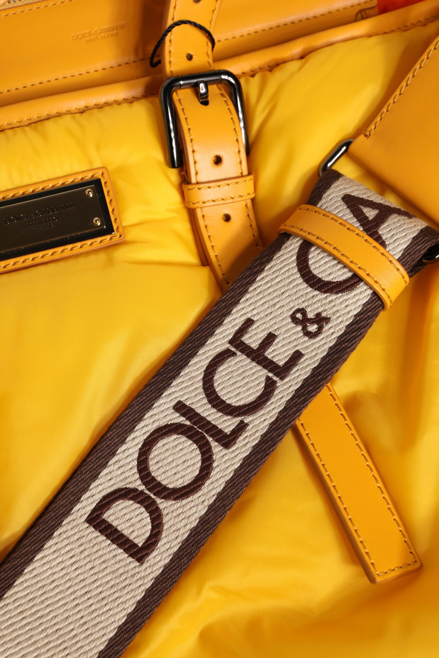 Dolce & Gabbana – Gelb-orangefarbene Tragetasche aus Nylon mit Logo-Plakette