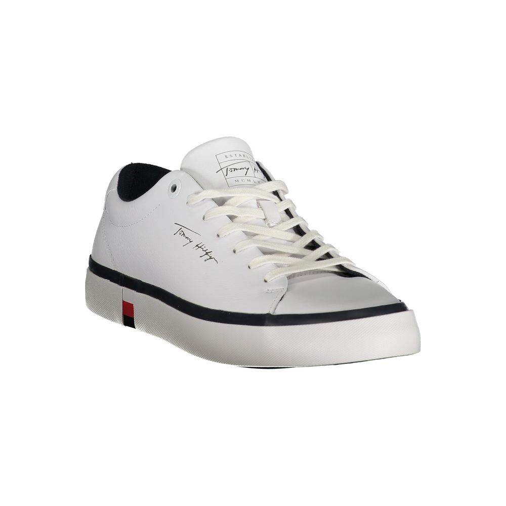 Tommy Hilfiger: Bringen Sie Ihr Spiel mit stylischen weißen Sneakers auf ein neues Niveau