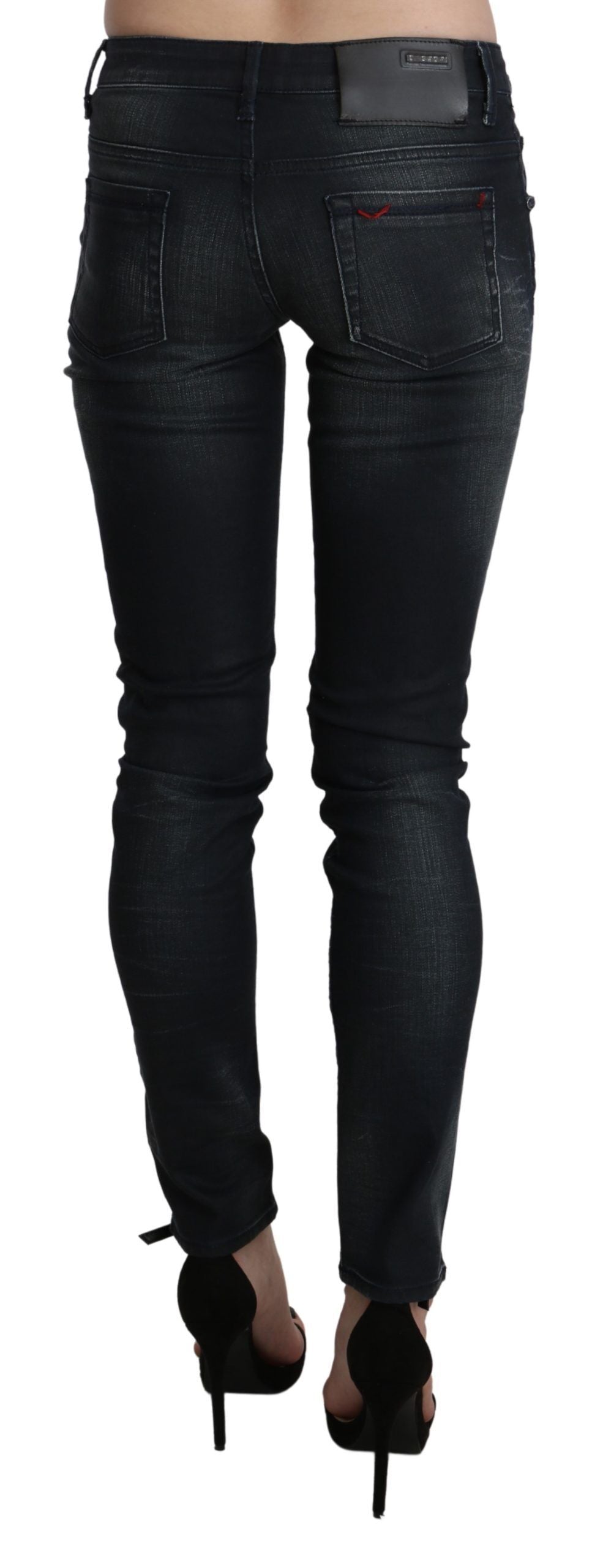 Acht – Schwarze Skinny-Jeanshose mit niedriger Taille und verwaschenem Schnitt