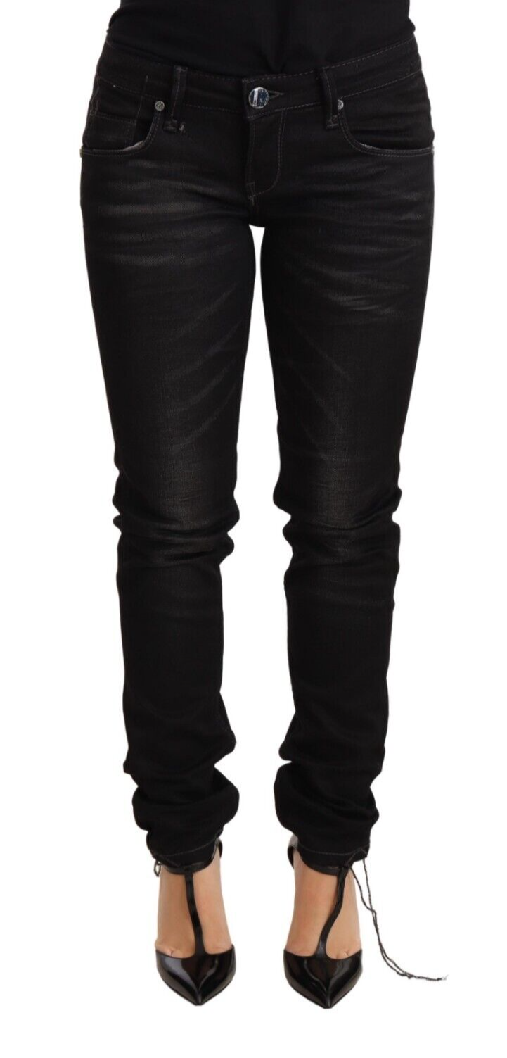 Acht – Schwarze Jeans aus gewaschener Baumwolle mit schmaler Passform und niedriger Taille