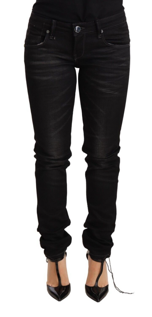 Acht – Schwarze Jeans aus gewaschener Baumwolle mit schmaler Passform und niedriger Taille