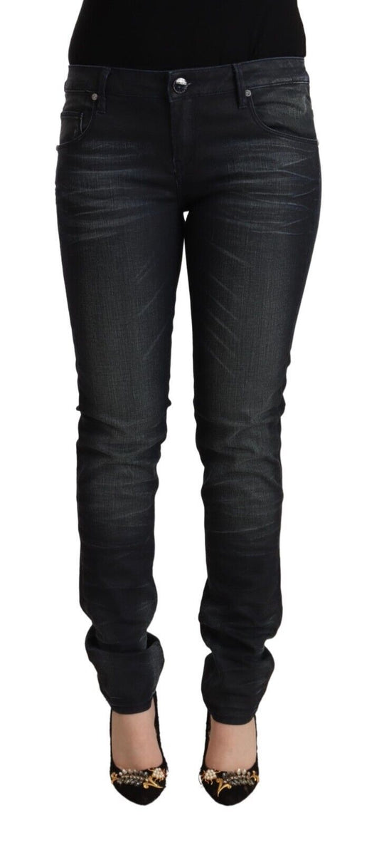 Acht – Niedrig taillierte Slim-Fit-Jeans aus gewaschener Baumwolle in Schwarz
