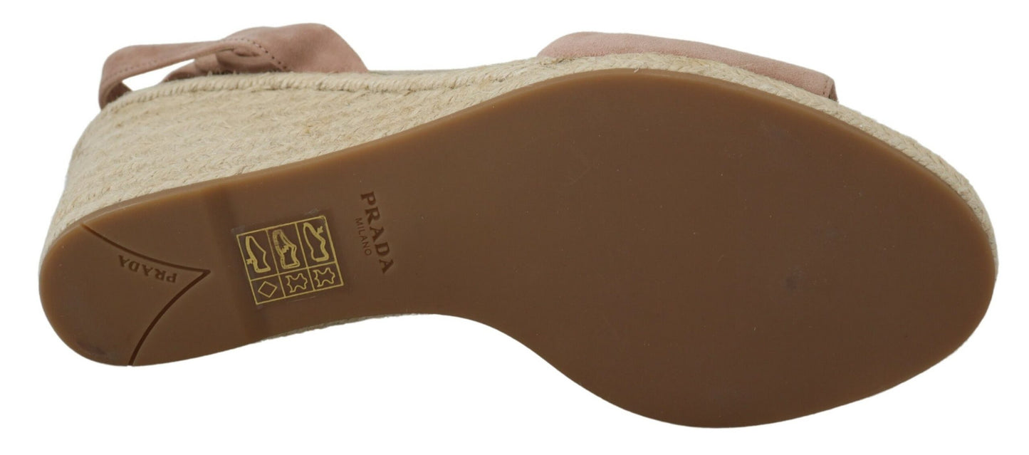 Prada – Sandalen mit Knöchelriemen aus rosa Wildleder