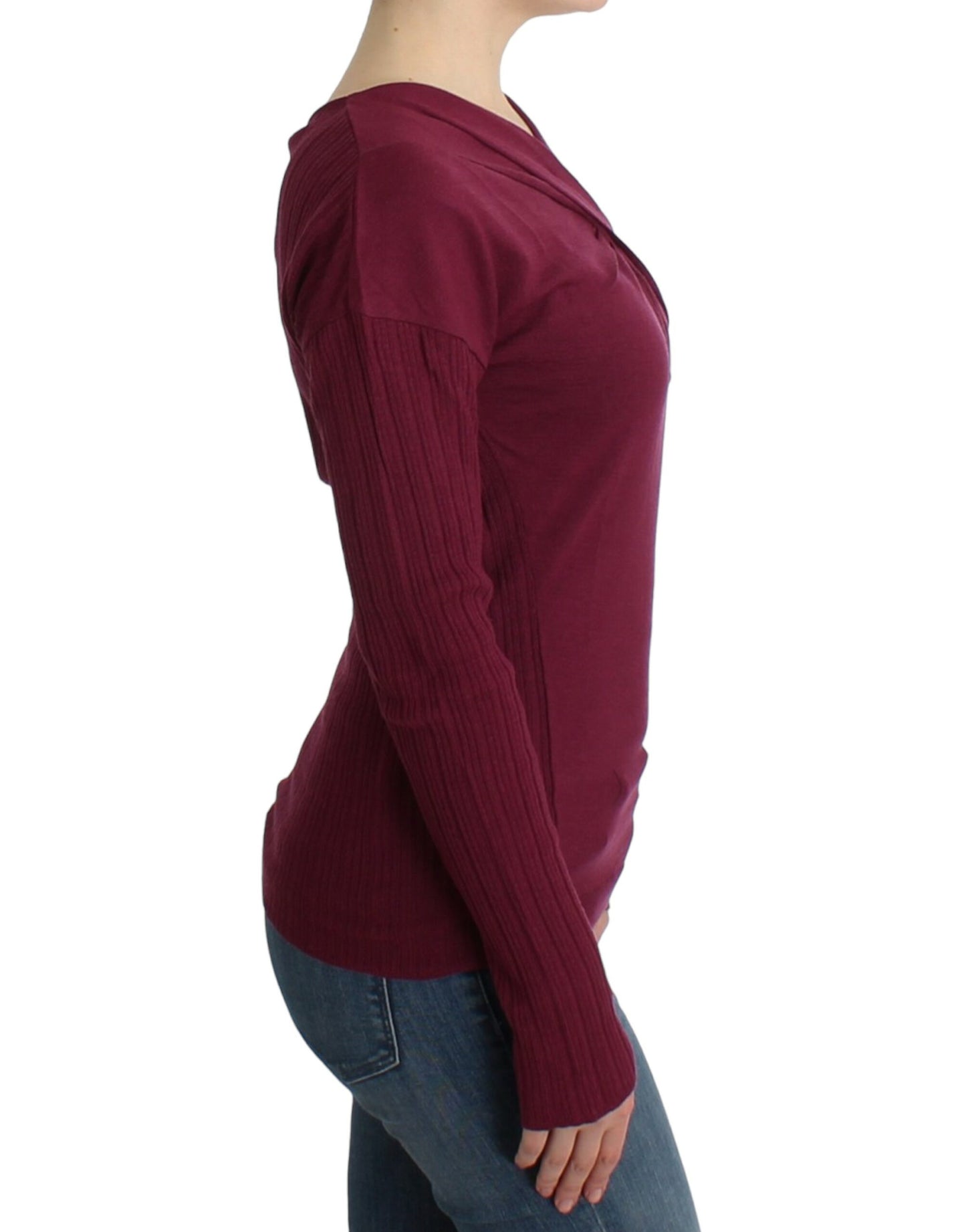 Lila Strickpullover aus Wolle mit Pferden