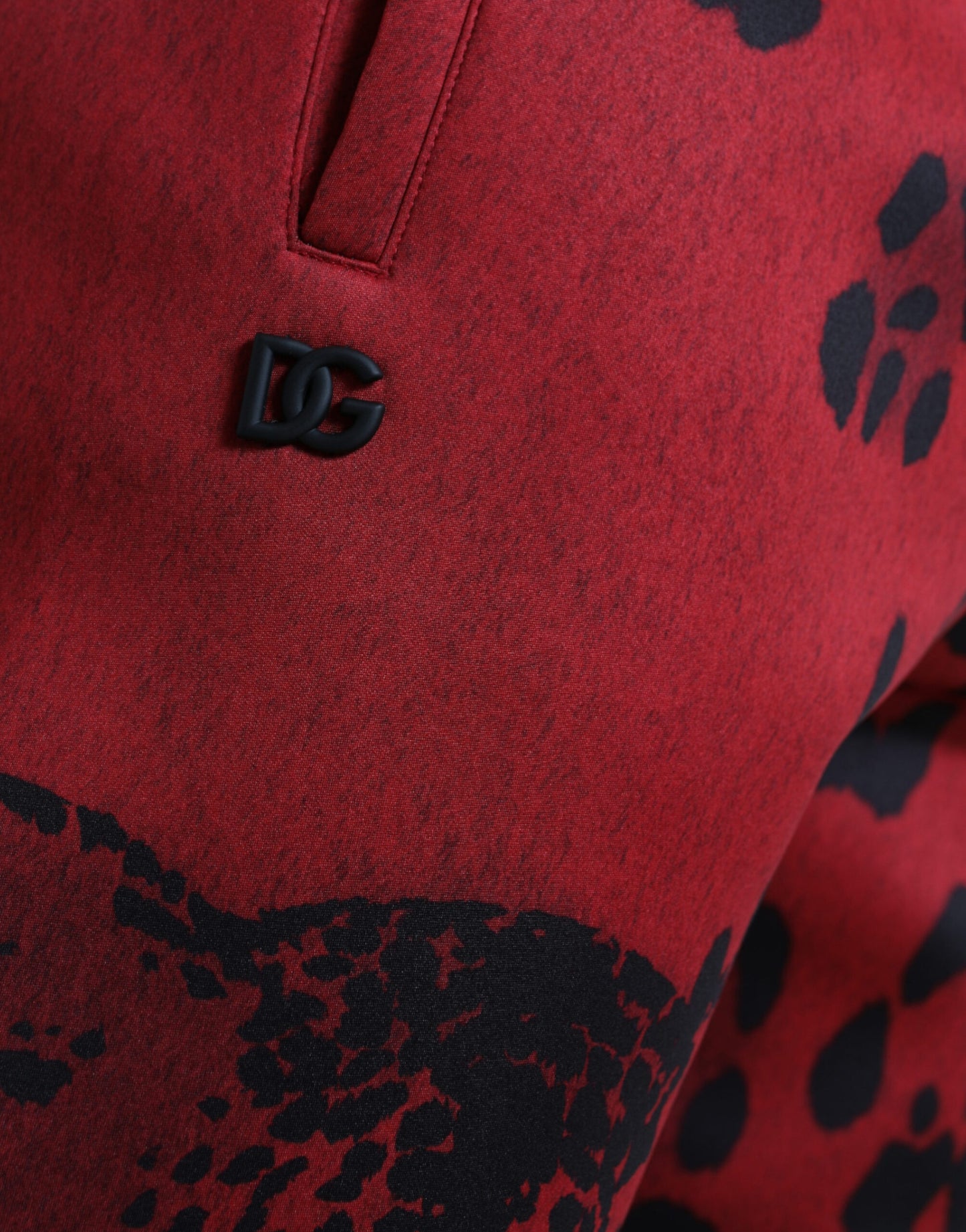 Dolce &amp; Gabbana – Stretch-Jogginghose mit Leopardenmuster in Rot und Schwarz