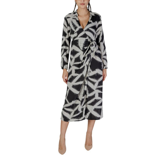 Jacqueline De Yong Schwarzer, langer Pullover aus recyceltem Polyester