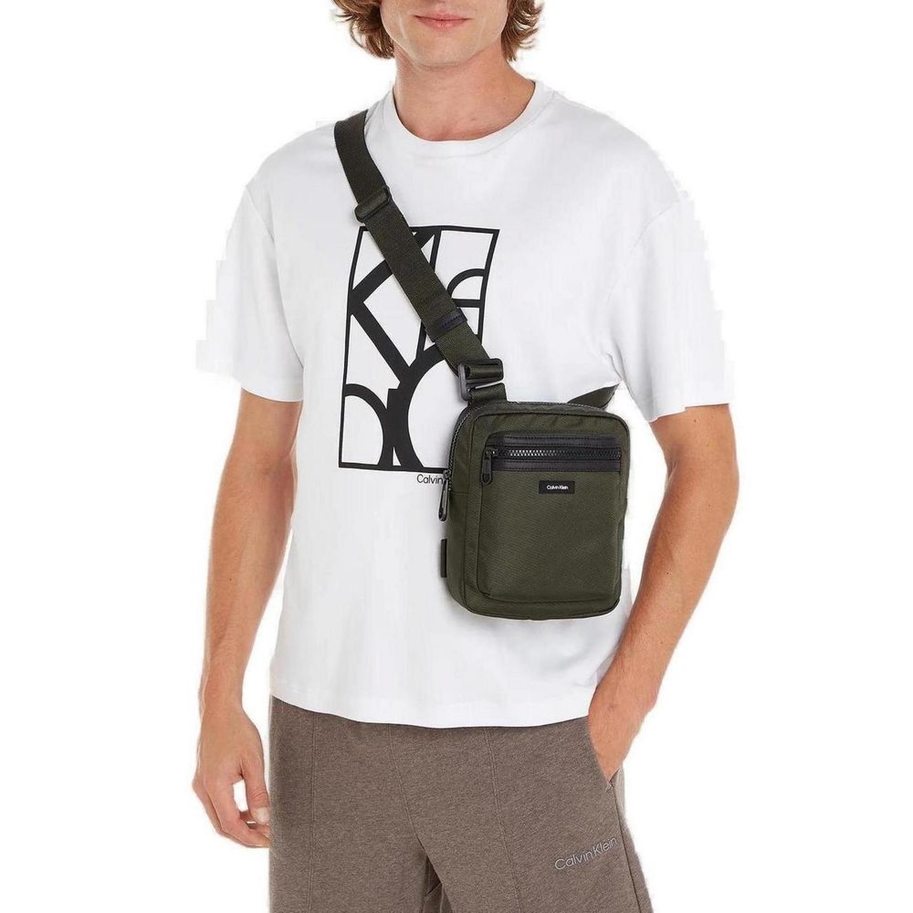 Calvin Klein – Grüne Kuriertasche aus recyceltem Polyester