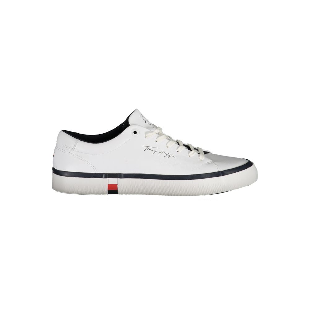 Tommy Hilfiger: Bringen Sie Ihr Spiel mit stylischen weißen Sneakers auf ein neues Niveau