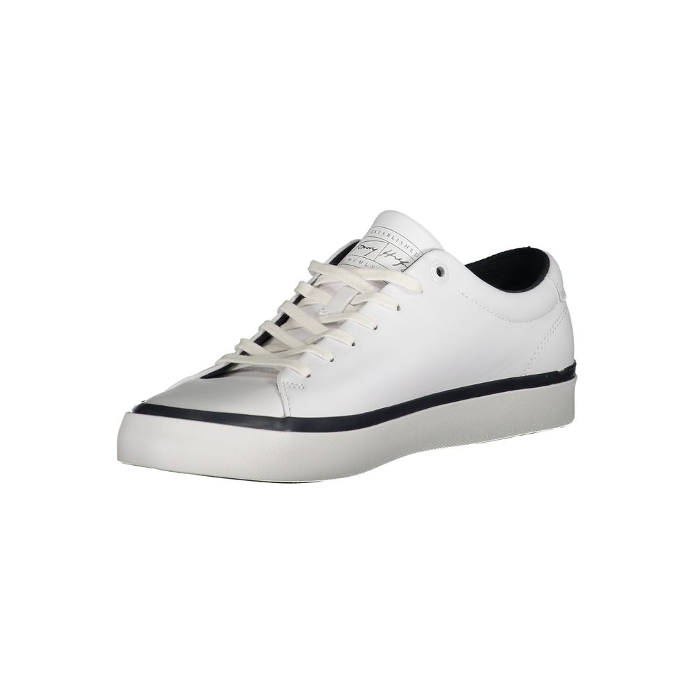 Tommy Hilfiger: Bringen Sie Ihr Spiel mit stylischen weißen Sneakers auf ein neues Niveau